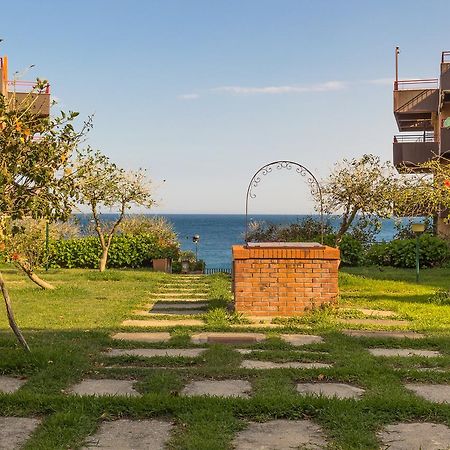 Blue Wood Apartment Letojanni Dış mekan fotoğraf