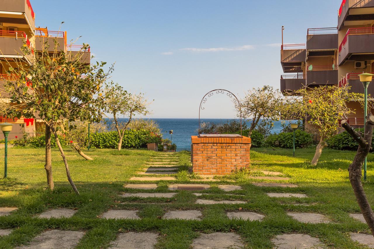 Blue Wood Apartment Letojanni Dış mekan fotoğraf